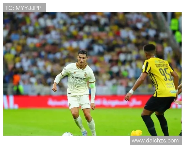 C罗领衔足球明星风采展示,见证足坛最帅球员的非凡魅力 C罗领衔足球明星风采展示,见证足坛最帅球员的非凡魅力