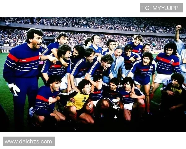 七八十年代足球传奇球星风采:回顾那个黄金时代的精彩瞬间与荣耀时刻 七八十年代足球传奇球星风采:回顾那个黄金时代的精彩瞬间与荣耀时刻