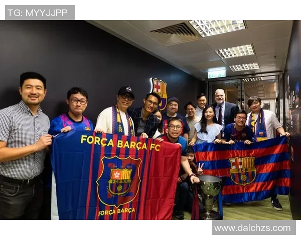 足球明星携子女出镜温馨时刻展现家庭幸福生活