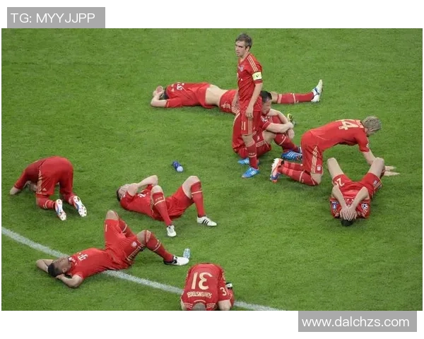 足球星拇指帽子展现独特魅力引领潮流风尚彰显个性魅力