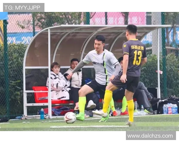 卡尔美足球品牌旗下最具人气的球星是谁?探寻背后的故事与荣耀 卡尔美足球品牌旗下最具人气的球星是谁?探寻背后的故事与荣耀